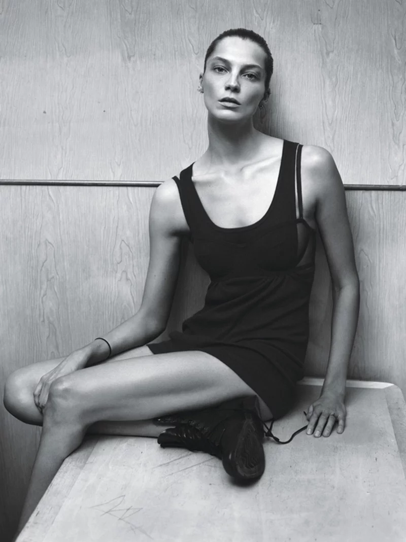 W-Magazine_Super-Normal-Super-Models_09