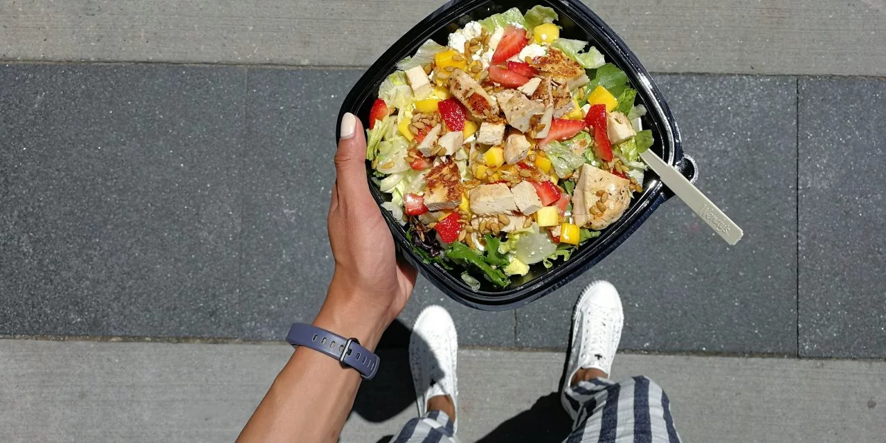 Food & Lifestyle | Wendy’s Strawberry Mango Chicken Salad & Contest